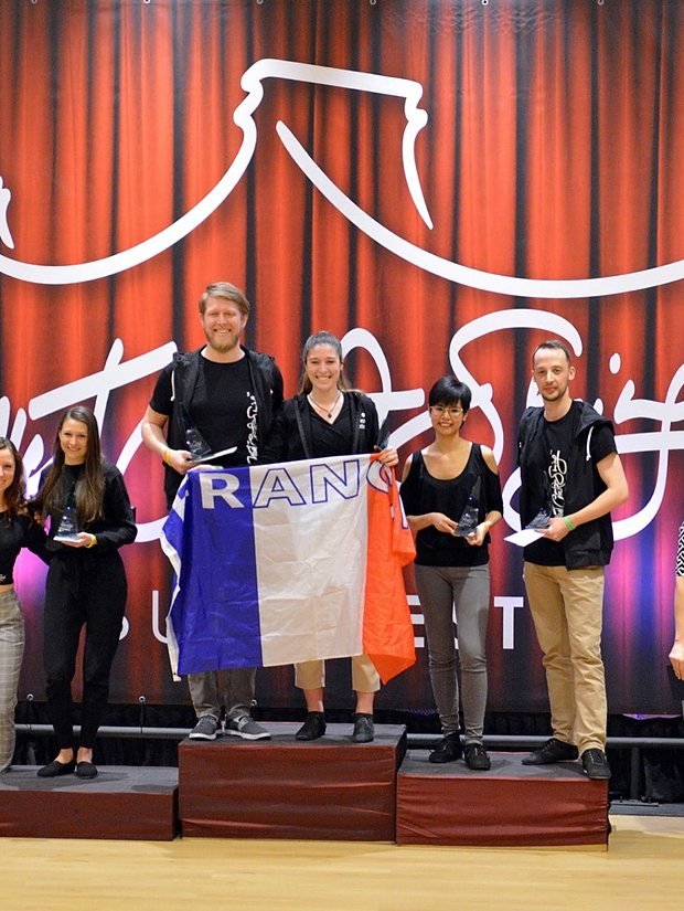 Remise des prix sur scène lors d’une compétition internationale