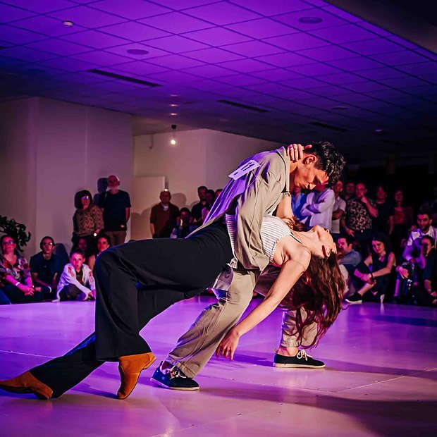 Marine Valet en compétition de West Coast Swing au Paris Swing Classic